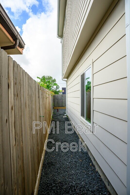 Building Photo - 4618 Nichols St