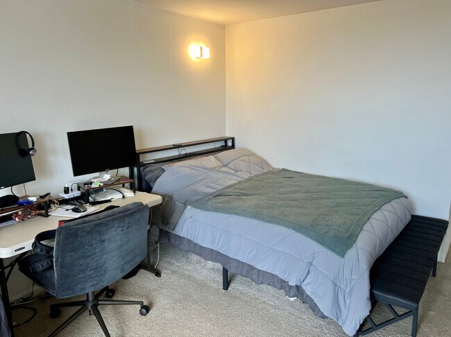 Building Photo - 1555 N Dearborn Pkwy