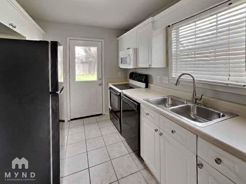 Building Photo - 378 Walker Way