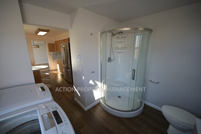 Building Photo - 4 bed 2 bath home in Port Angeles