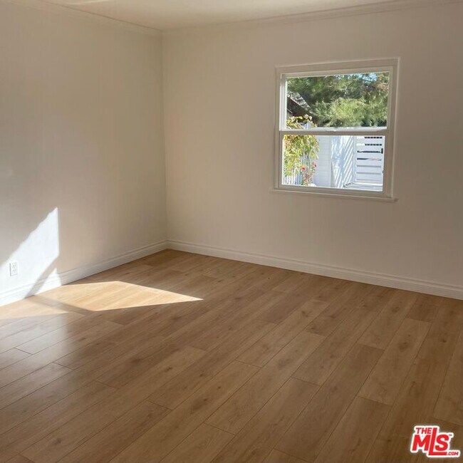 Building Photo - 5419 Gentry Ave