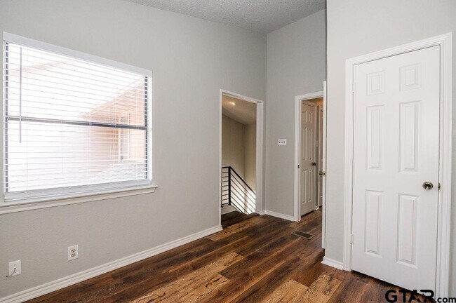 Building Photo - 5809 Hollytree-