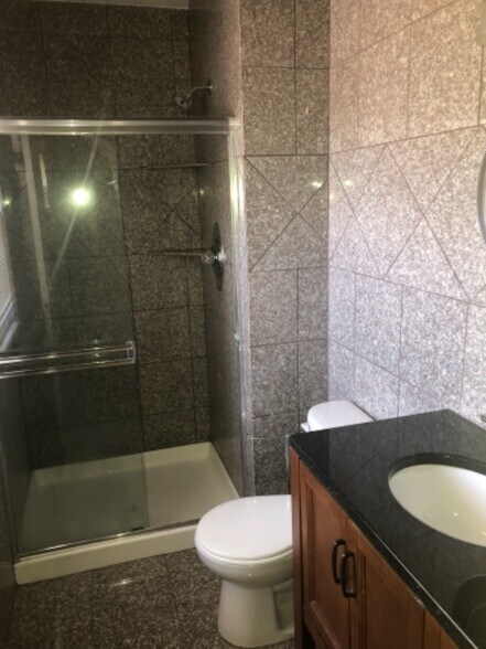 Building Photo - 2253 Iroquois Dr