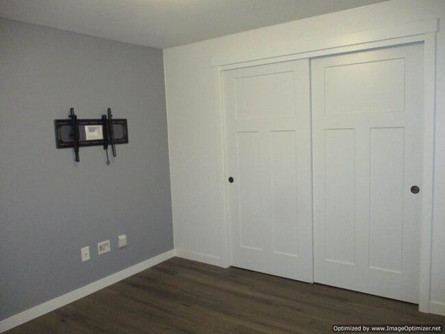 Building Photo - 2 Bedroom, 2 bathroom Northview Terrace Co...