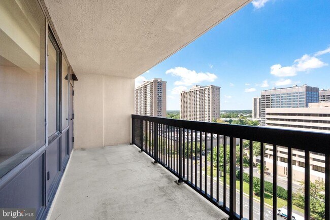 Building Photo - 3713 S George Mason Dr