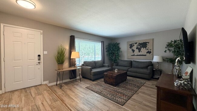 Building Photo - 2303 S Cottonwood Dr