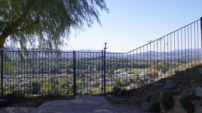 Building Photo - 27403 Garza Dr