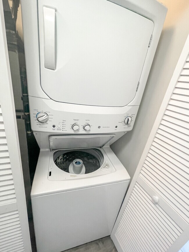 Building Photo - 3116 N Milwaukee Ave