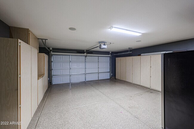 Building Photo - 16168 W Ironwood St