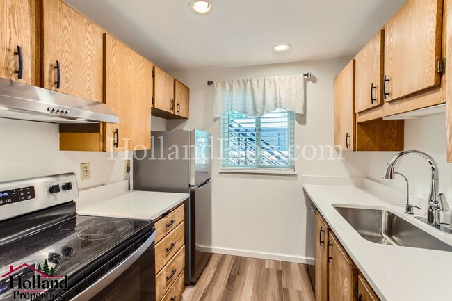 Building Photo - **New Price + Exclusive First Month Incent...
