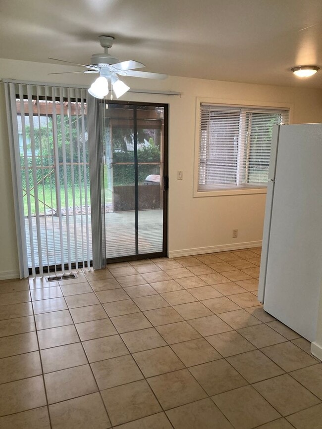 Building Photo - Cozy 4-Bedroom 1.5 Bath Gem with Fenced Ya...