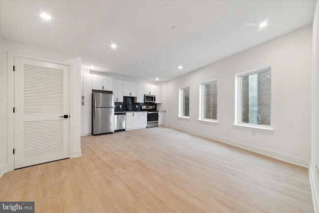 Primary Photo - 2157 E Lehigh Ave