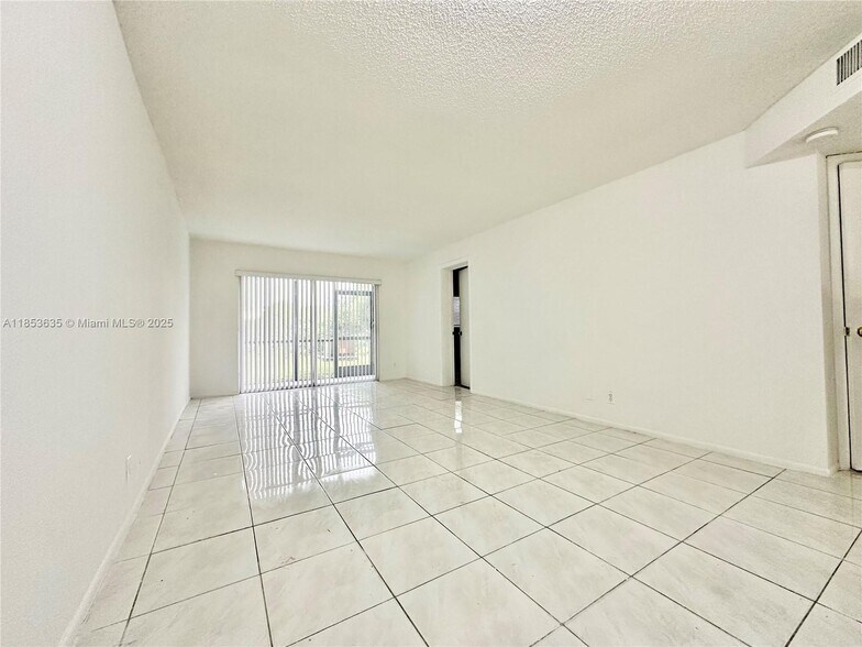 Building Photo - 7900 Fairview Dr