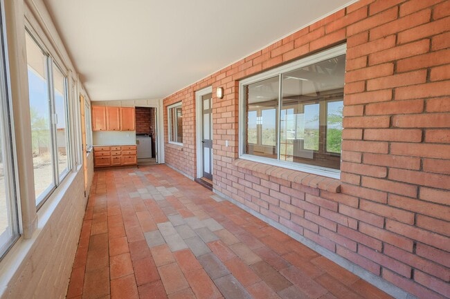 Building Photo - BARN STYLE HOME ON HUGE LOT!!!!1 Bedroom LOFT 1.5 Bathroom