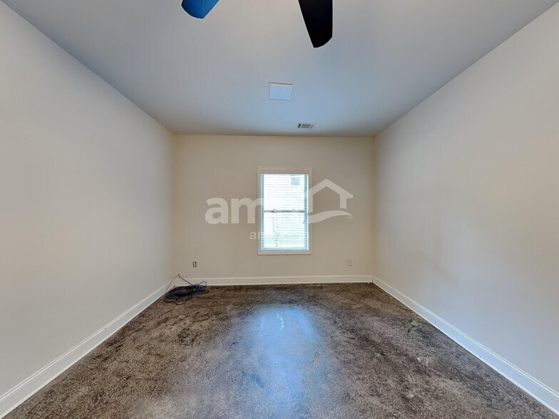 Building Photo - 2565 Dolostone Way