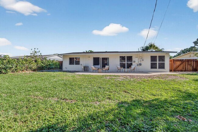 Building Photo - 756 S Cinnamon Rd