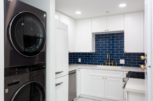 Building Photo - Trendy Hillcrest Condo