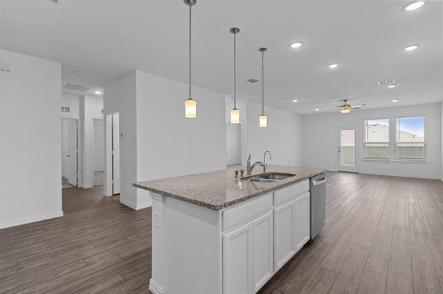 Building Photo - 1209 Bonsmara Dr