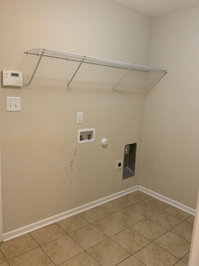 Building Photo - Move in ready home in New Bern