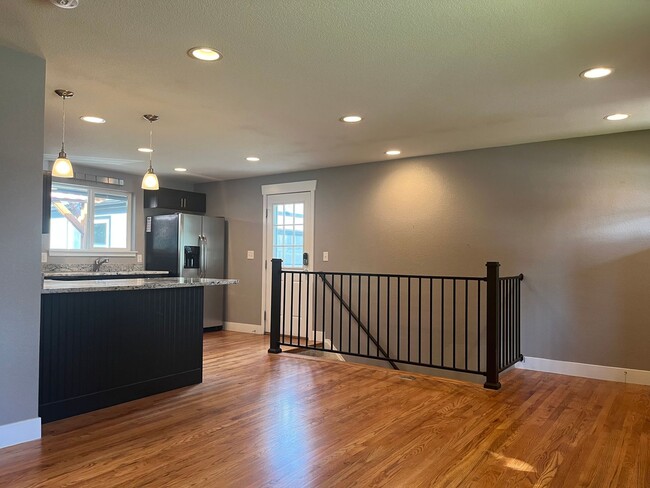 Building Photo - Beautiful 2 Bedroom + 2 Bonus Rooms, 3 Bat...