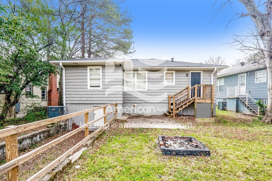 Building Photo - 1528 5th Ave W