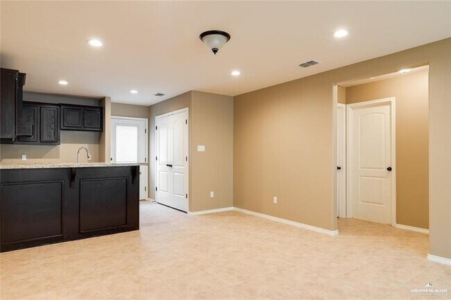 Building Photo - 10 Linda Vista St