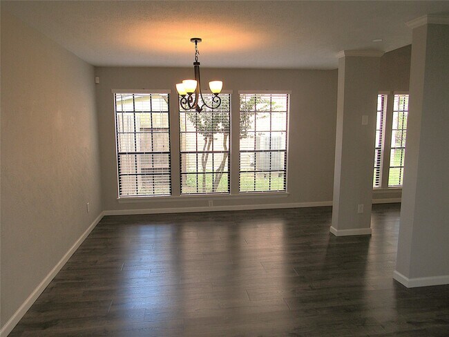 Building Photo - 3311 Golden Willow Dr