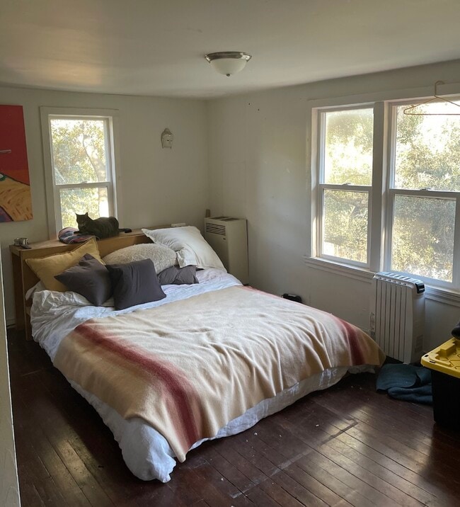 Building Photo - 1279 Oakwood Dr