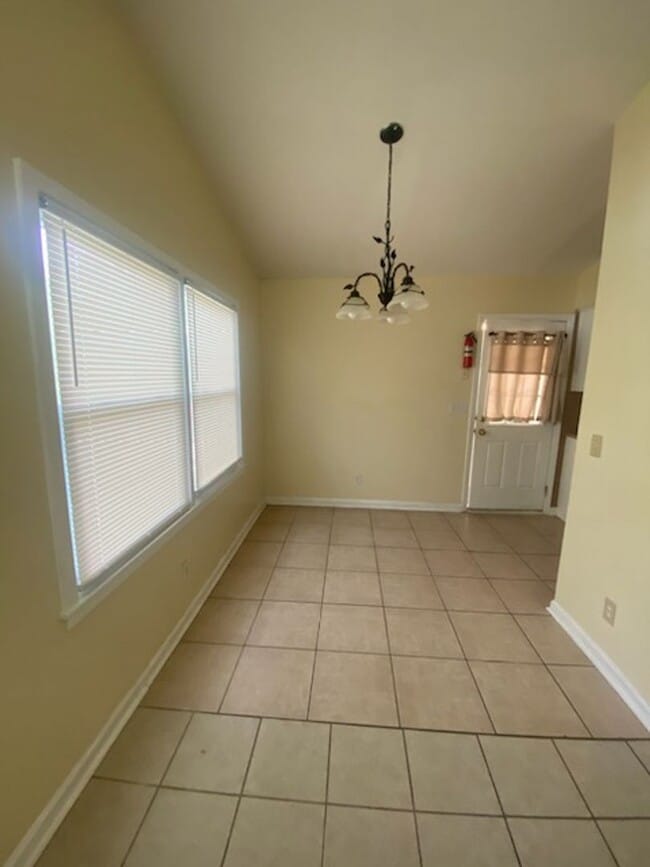 Building Photo - 5828 Ventura Dr