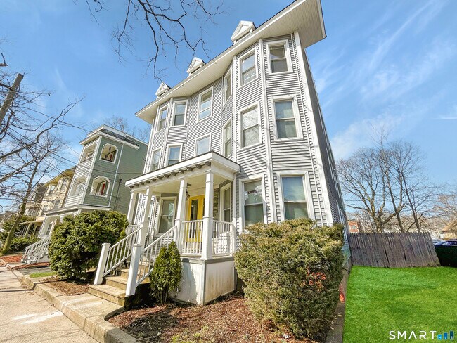 Building Photo - 258 Nicoll St