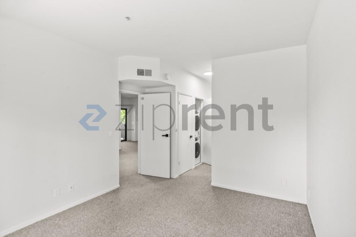Building Photo - Unit 214