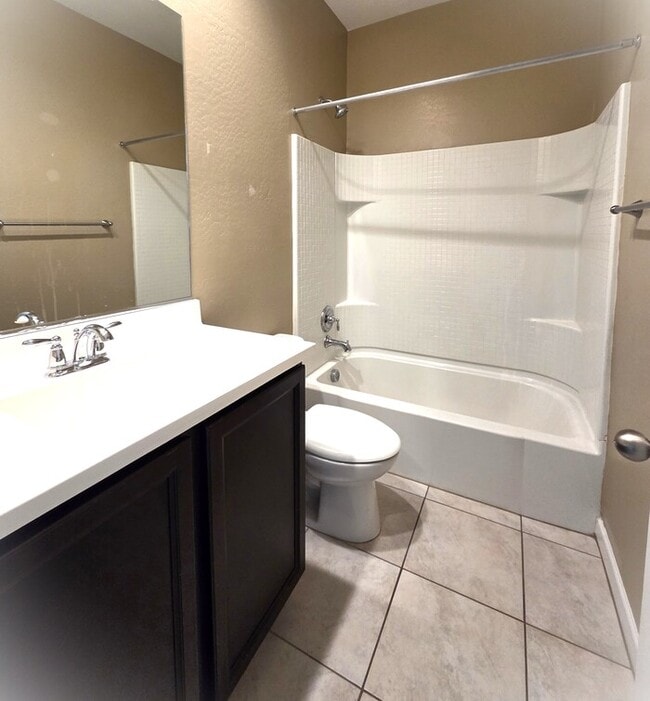 Building Photo - 3 bedroom home with den or office