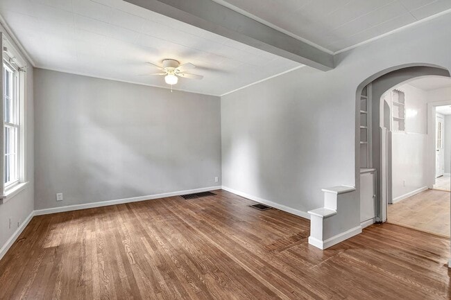 Building Photo - Single Family Home Mariemont