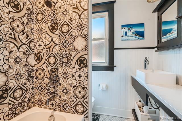 Building Photo - 2305 Hudson St