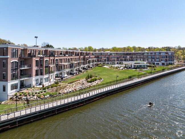 Building Photo - The Residences at Glen Harbor