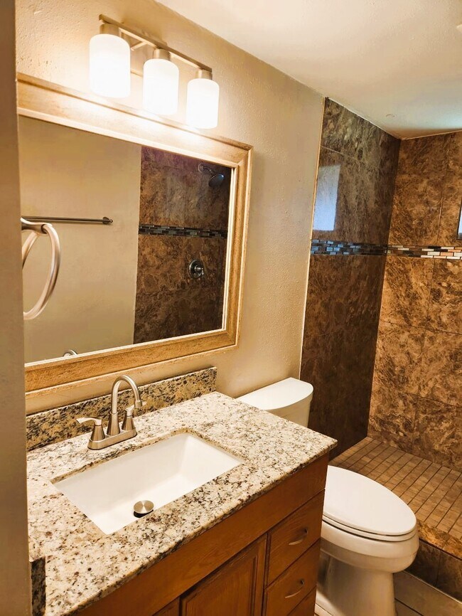 Building Photo - 3515 Castledale Dr