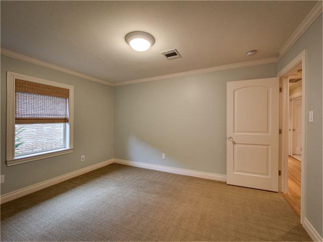 Building Photo - 4517 Tonawanda Dr