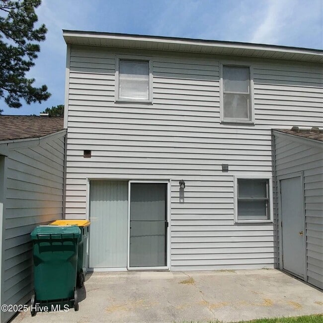 Building Photo - 11 Portwest Townhouses Dr