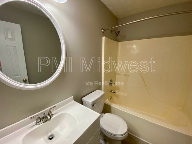 Building Photo - 1542 Creekside Ln