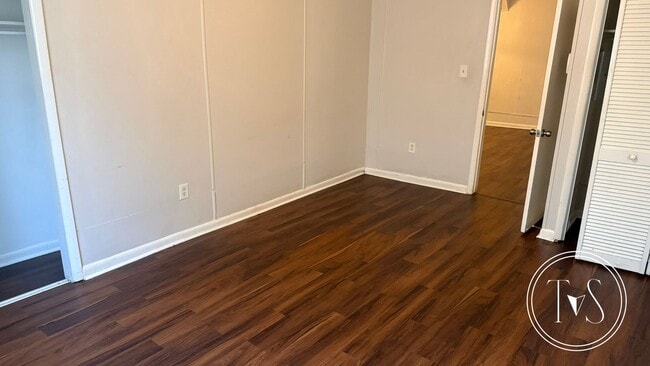 Building Photo - 1011 W 53rd St