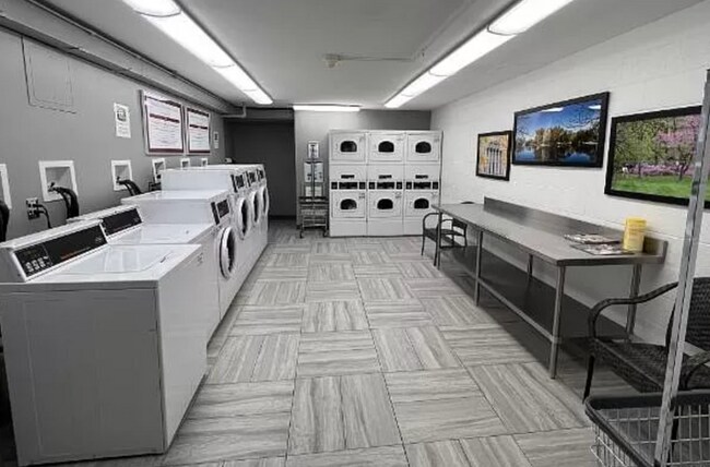 Building Photo - 4545 Wornall Rd