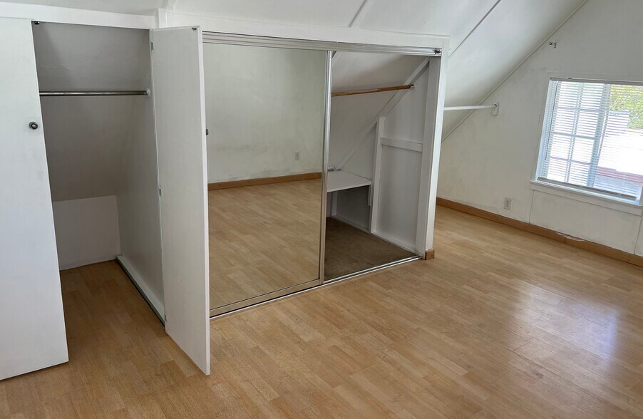 Bedroom 1 closets - 3976 W 7th St