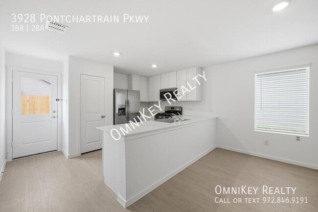 Building Photo - 3928 Pontchartrain Pkwy