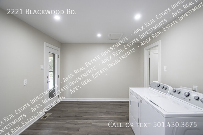 Building Photo - 2221 Blackwood Rd