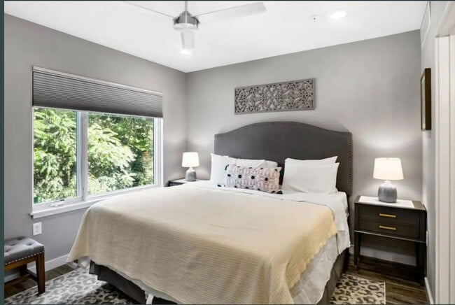 Building Photo - Stunning Furnished Townhouse in South Slope!
