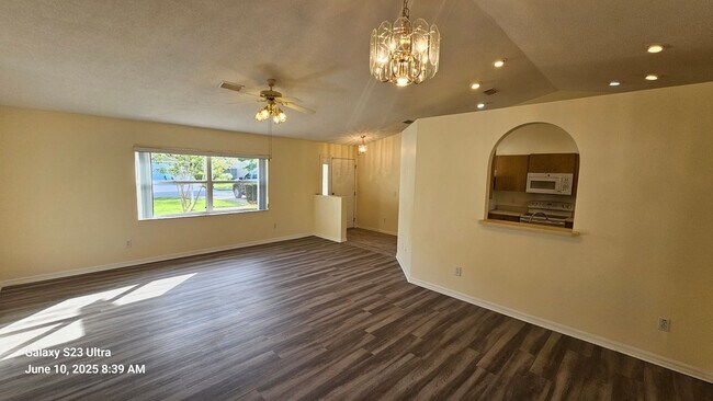 Building Photo - Charming 3 Bedroom, 2 Bath, 2 Car Garage H...