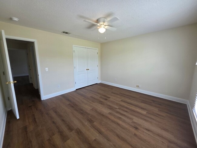 Building Photo - 4BR/3BA home with shed close to Navy Feder...