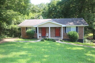 Building Photo - 2BD/1BA Duplex off Bonny Oaks