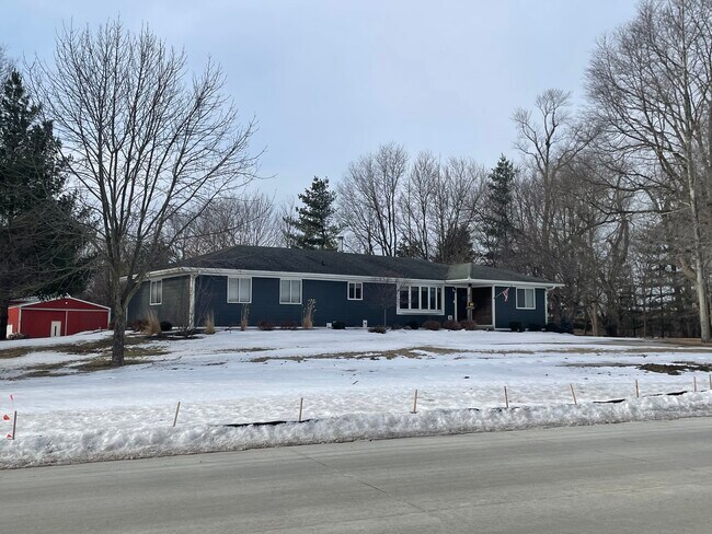 Primary Photo - 4725 American Legion Rd SE