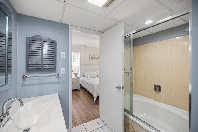 Building Photo - 775 Gulf Shore Dr